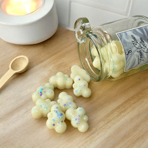 Wax Melt scoopies in Glass Jar with Spoon in Fresh Clean Cotton Scent